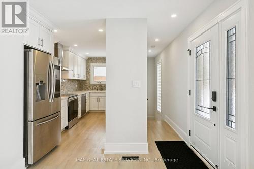 260 Hillside Drive, Mississauga, ON - Indoor Photo Showing Kitchen With Stainless Steel Kitchen