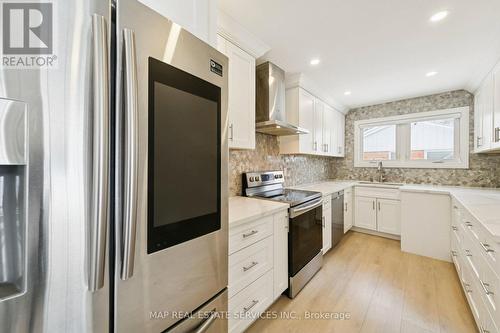 260 Hillside Drive, Mississauga, ON - Indoor Photo Showing Kitchen With Stainless Steel Kitchen With Upgraded Kitchen