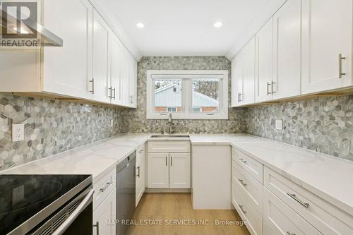 260 Hillside Drive, Mississauga, ON - Indoor Photo Showing Kitchen