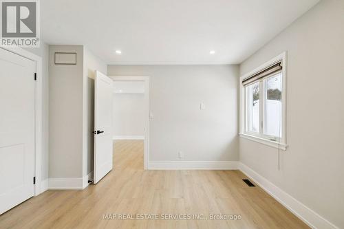 260 Hillside Drive, Mississauga, ON - Indoor Photo Showing Other Room