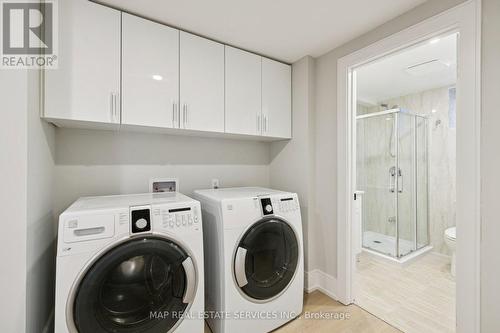 260 Hillside Drive, Mississauga, ON - Indoor Photo Showing Laundry Room