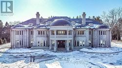 8 HIGH POINT ROAD  Toronto, ON M3B 2A4