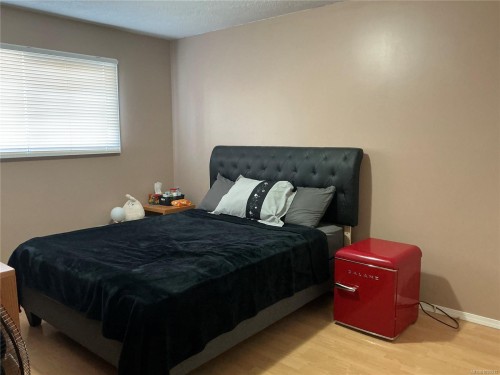 103-2525 Dingwall St, Duncan, BC - Indoor Photo Showing Bedroom