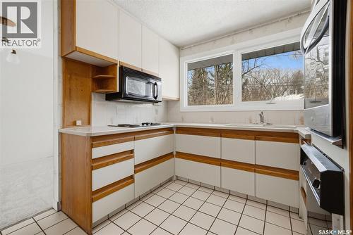148 Marsh Crescent, Regina, SK - Indoor Photo Showing Kitchen