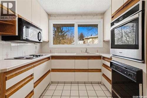 148 Marsh Crescent, Regina, SK - Indoor Photo Showing Kitchen