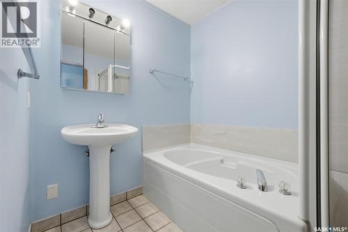 148 Marsh Crescent, Regina, SK - Indoor Photo Showing Bathroom