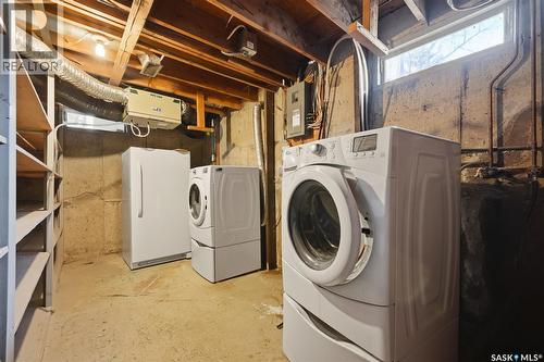 148 Marsh Crescent, Regina, SK - Indoor Photo Showing Laundry Room