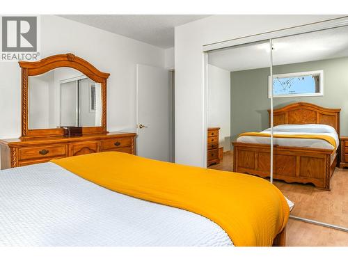 338 Valleyview Drive, Creston, BC - Indoor Photo Showing Bedroom