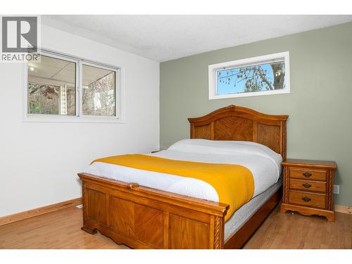 338 Valleyview Drive, Creston, BC - Indoor Photo Showing Bedroom