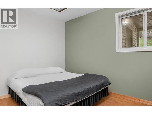 338 Valleyview Drive, Creston, BC - Indoor Photo Showing Bedroom