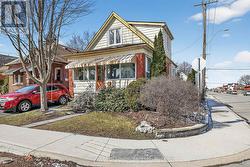 105 BARONS AVENUE N  Hamilton (Homeside), ON L8H 5A5