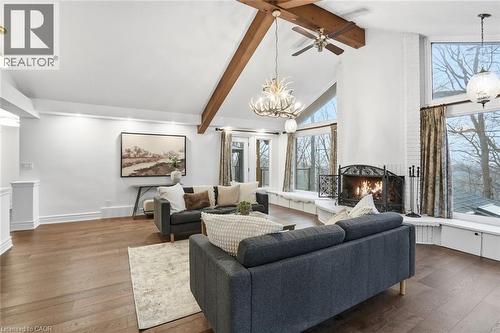 1987 Snake Road, Burlington, ON - Indoor Photo Showing Living Room