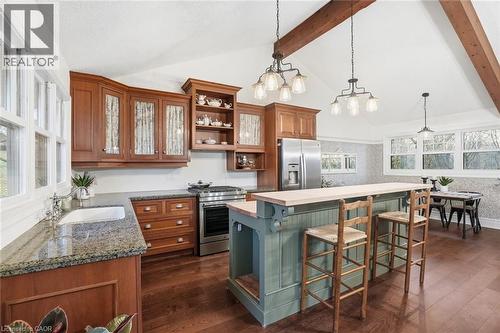 1987 Snake Road, Burlington, ON - Indoor Photo Showing Kitchen