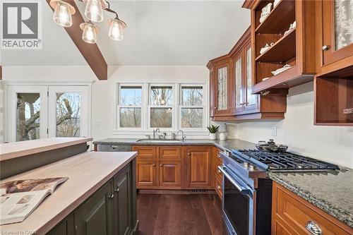 1987 Snake Road, Burlington, ON - Indoor Photo Showing Kitchen