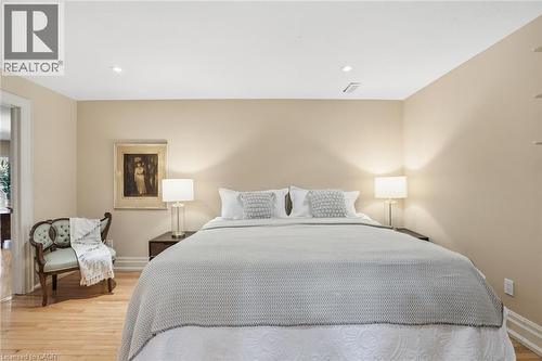 1987 Snake Road, Burlington, ON - Indoor Photo Showing Bedroom