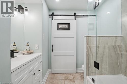 1987 Snake Road, Burlington, ON - Indoor Photo Showing Bathroom
