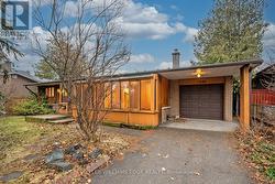 1322 LANGDALE CRESCENT Oakville, ON L6H 2K8