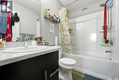 12 5301 Beacon Drive, Regina, SK - Indoor Photo Showing Bathroom