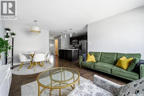 12 5301 Beacon Drive, Regina, SK - Indoor Photo Showing Living Room