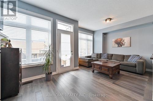 52 Vedette Way, Vaughan, ON - Indoor Photo Showing Living Room