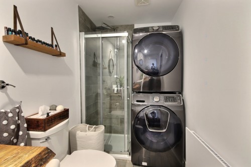 Salle de bains - 45 Boul. Beaconsfield, Beaconsfield, QC - Indoor Photo Showing Laundry Room