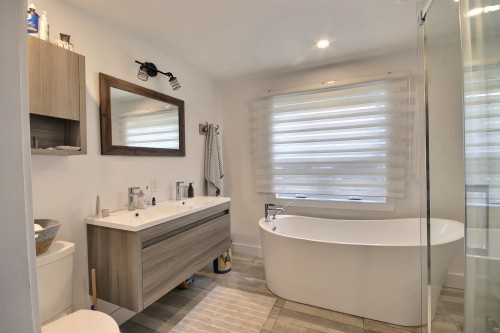 Salle de bains - 45 Boul. Beaconsfield, Beaconsfield, QC - Indoor Photo Showing Bathroom