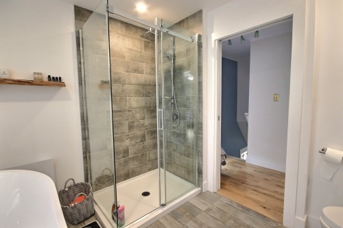 Salle de bains - 45 Boul. Beaconsfield, Beaconsfield, QC - Indoor Photo Showing Bathroom