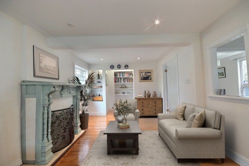 Salon - 45 Boul. Beaconsfield, Beaconsfield, QC - Indoor Photo Showing Living Room With Fireplace