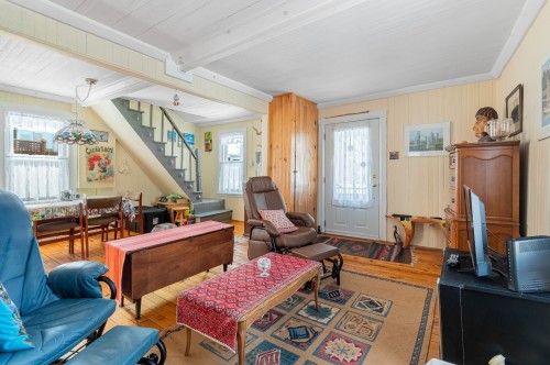 Salon - 5 Rue Lapierre, Saint-André-D'Argenteuil, QC - Indoor