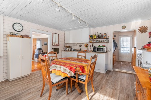 Cuisine - 5 Rue Lapierre, Saint-André-D'Argenteuil, QC - Indoor Photo Showing Dining Room