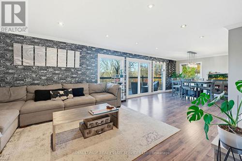 18 Cherry Street, Halton Hills, ON - Indoor Photo Showing Living Room
