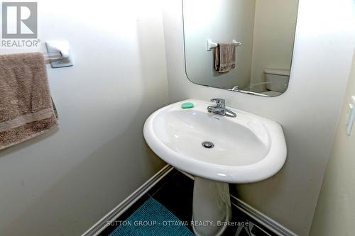 110 Chartley Private, Ottawa, ON - Indoor Photo Showing Bathroom