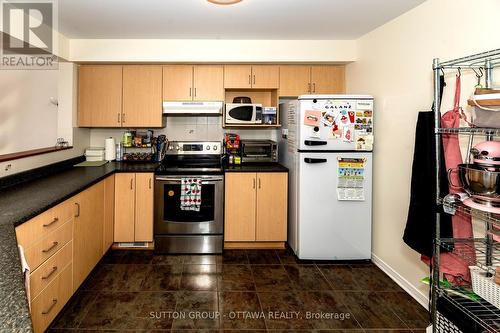 110 Chartley Private, Ottawa, ON - Indoor Photo Showing Kitchen
