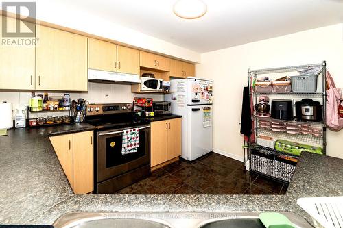 110 Chartley Private, Ottawa, ON - Indoor Photo Showing Kitchen