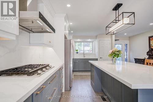 29 Ellesboro Drive, Mississauga, ON - Indoor Photo Showing Kitchen With Upgraded Kitchen