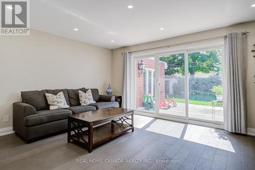 29 Ellesboro Drive, Mississauga, ON - Indoor Photo Showing Living Room