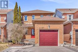 1197 BEAVER VALLEY CRESCENT Oshawa, ON L1J 8N1