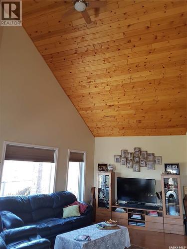 325 Ruby Drive, Coteau Rm No. 255, SK - Indoor Photo Showing Living Room