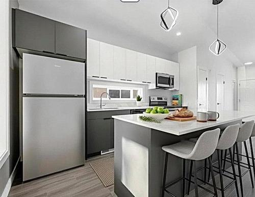 1041 Rosemount Avenue, Winnipeg, MB - Indoor Photo Showing Kitchen