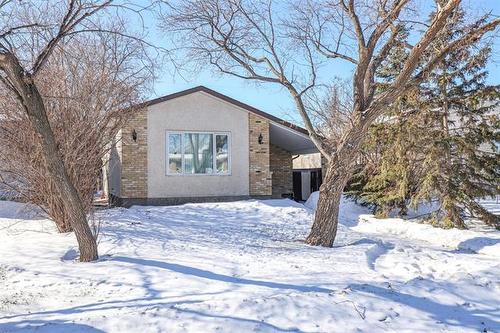 816 Peake AVE  Winnipeg, MB R2C 1M3