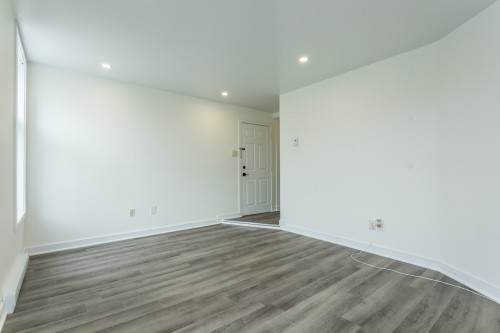 Living Room - 5212 Rue Notre-Dame O., Montréal (Le Sud-Ouest), QC - Indoor Photo Showing Other Room
