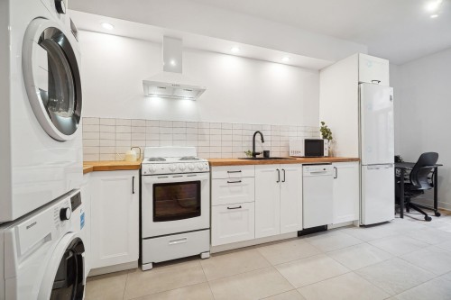 Kitchen - 4356 Av. De Chateaubriand, Montréal (Le Plateau-Mont-Royal), QC - Indoor Photo Showing Laundry Room