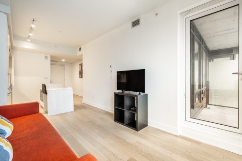 Salon - 1805-1288 Rue St-Antoine O., Montréal (Ville-Marie), QC - Indoor