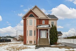 1525  - 1529 Rue Brébeuf  Sainte-Catherine, QC J5C 1V7