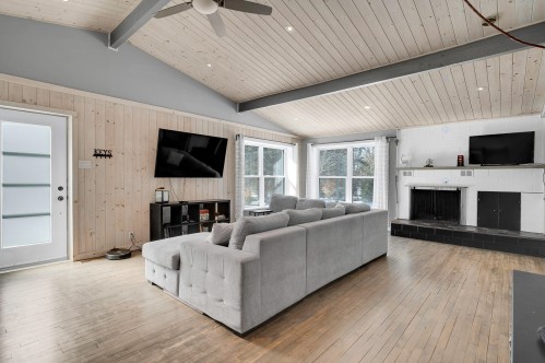Salon - 641 Ch. David, Lac-Supérieur, QC - Indoor Photo Showing Living Room With Fireplace