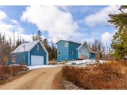 106 Charlotte ST Sackville, NB E4L 2Y7