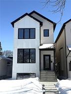 182 Lindsay ST  Winnipeg, MB R3N 1H1