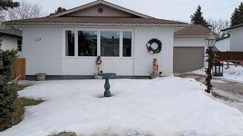 215 Whitegates CR  Winnipeg, MB R3K 1L3