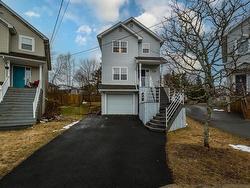 118 Dixon Court Timberlea, NS B3T 1N9
