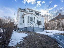 1042 George Street Sydney, NS B1P 1M8